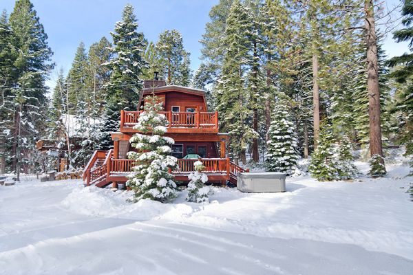 Fun-Filled Lake Tahoe Retreat, Near Lake, Beach, Ski, Dining. Disco Ball, Summer Lounge.