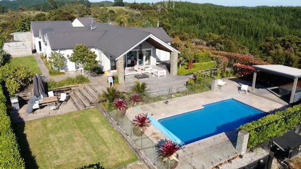 Modern holiday house with stunning country views