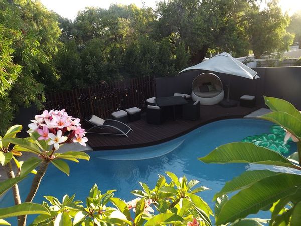 Resort Home Near Beach...Pool, Sauna, Cedar Spa Tub