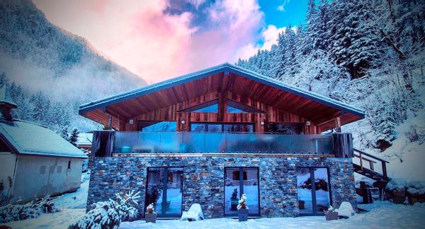 Newly built, 6 bedroom, modern, light and spacious chalet with spectacular views of the Mont Blanc
