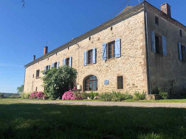 Gîte 4* spacieux, jardin, piscine et salle de jeux. Proche Monestiés.