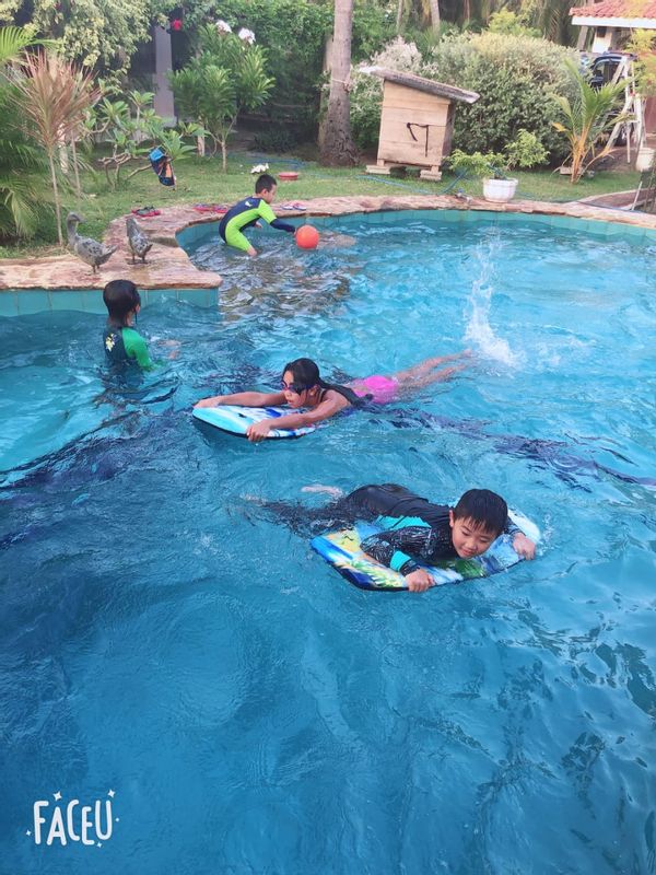 Family house  1 room bungalow, pool, large garden