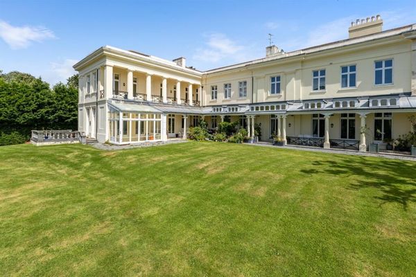 4 bed grade II listed house just outside Totnes part of the Dundridge Estate