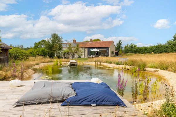 Peaceful retreat w swimming pond & sauna in Somerset