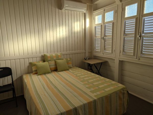 Beautiful AC double room in authentic home, experience Martinique like a local, culture & beaches
