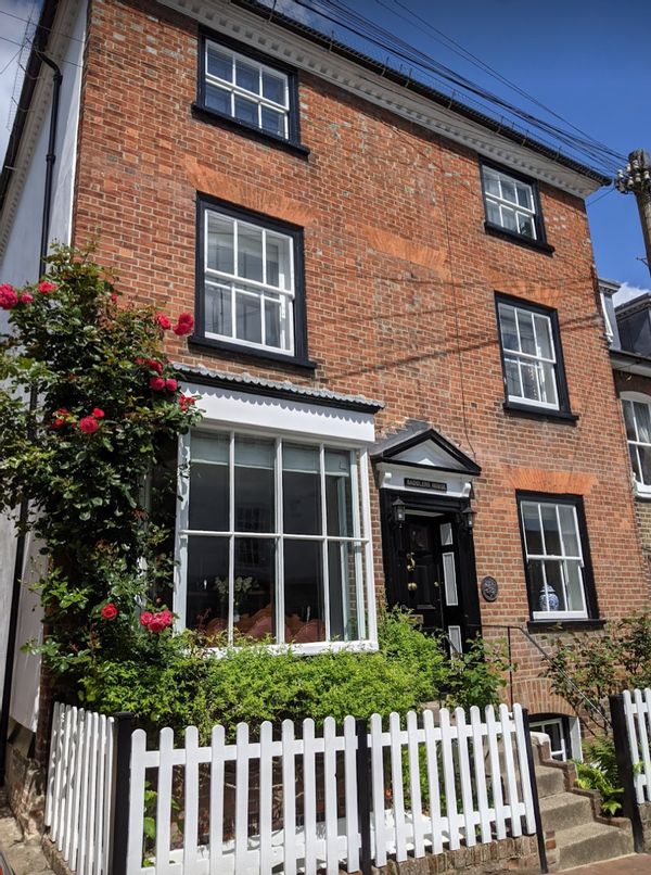 Charming Georgian Townhouse 45 mins from London
