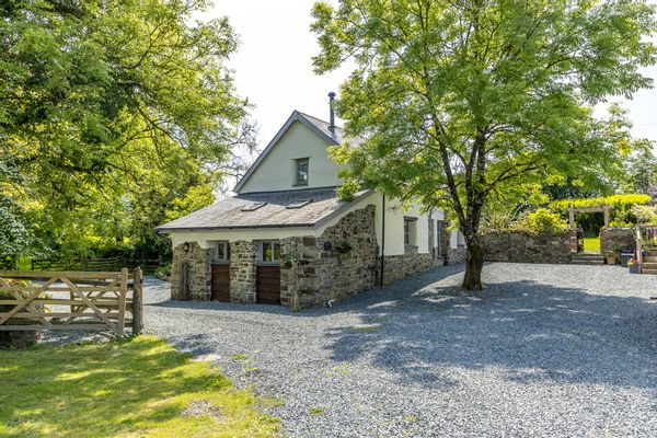 Adult only. Luxury barn in North Devon with Hot Tub. Sleeps up to 6.