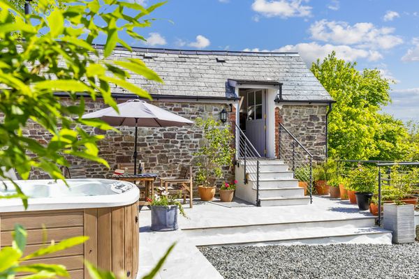 Adult only. Beautiful Granary with hot tub No availability between May-Sep