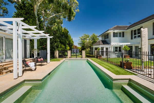 Ideally located, Large Prestige Family Estate.