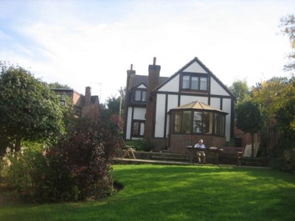 Modern detached home in attractive village with good access to london (45 minute
