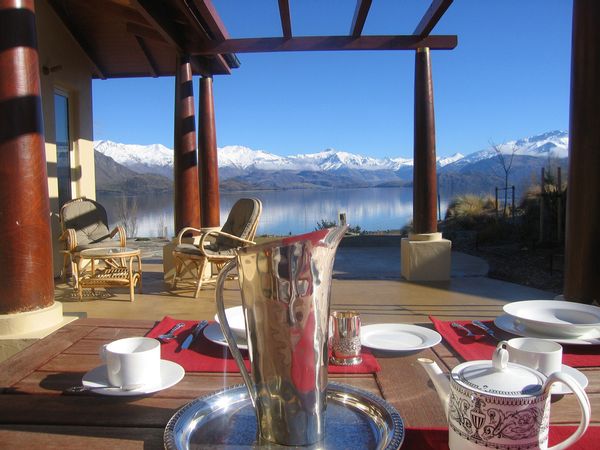 Beautiful Lakeside Superior Home Stunning Views of Lake Wanaka and Southern Alps