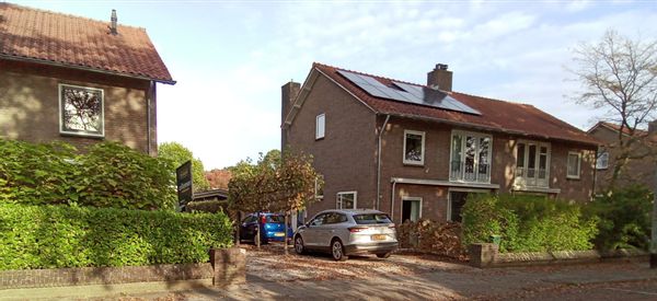 Spacious family home with large private garden. Centraly located (1.15h from Amsterdam, Düsseldorf.