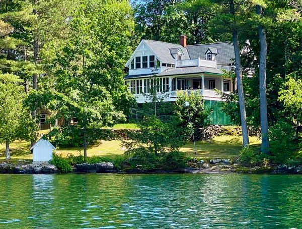 Victorian Cottage in the Heart of the 1000 Islands