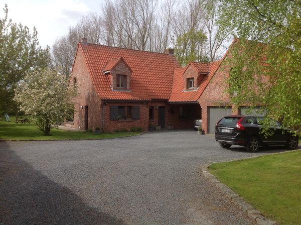 Maison individuelle dans grand terrain