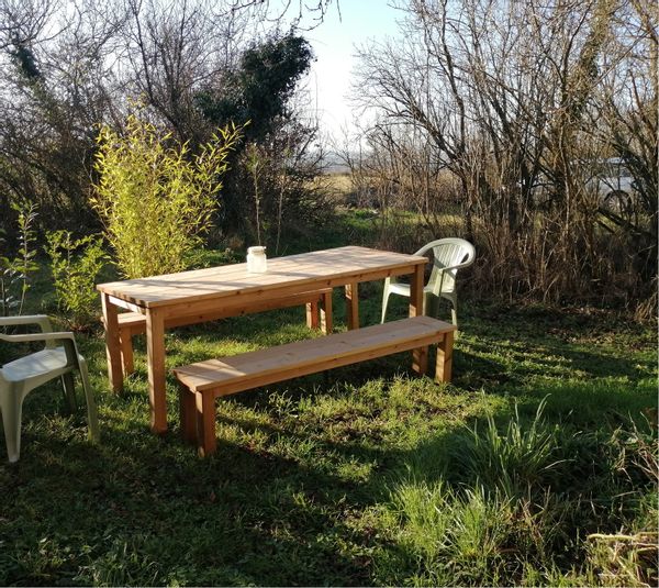 Agréable maison de vacances avec petite piscine sur un grand terrain avec belle vue et 2 chèvres.
