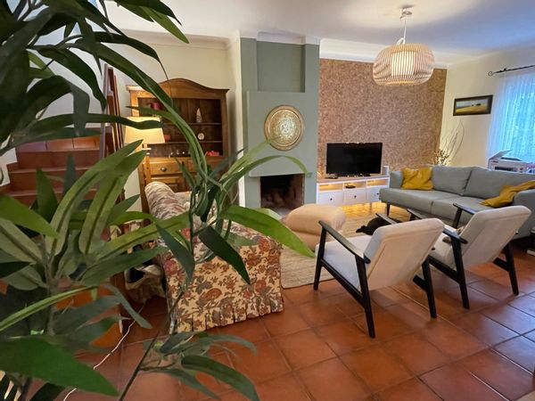 Ana and João's charming beach house located in the historic center...