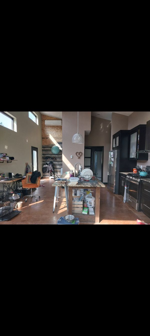 Leslie's house