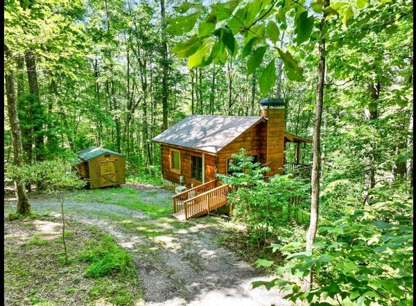 Rustic mountain top cabin, secluded and private