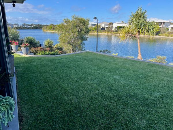 Sunshine Coast Queensland, lakeside 3 bedroom house