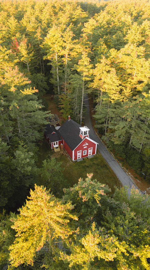 One-Room Schoolhouse c1866 on 50 Acres / Lake / Hot Tub / Pets OK