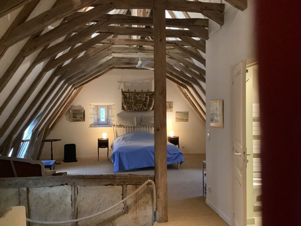 Très grande chambre privée, petit-déjeuner, charme assuré