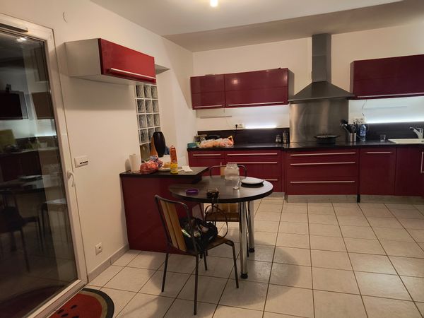 Maison en bord de rivière au calme à 30 minutes de la gare de Lyon.