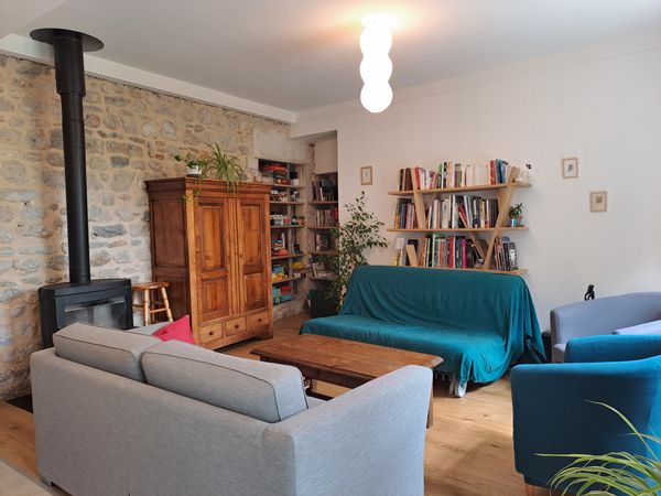 Grande maison familiale avec jardin, au pieds du Grand Colombier