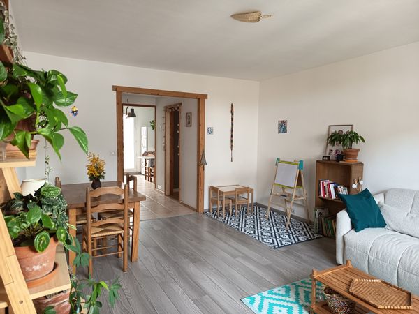 Petit havre de paix avec vue sur les montagnes.