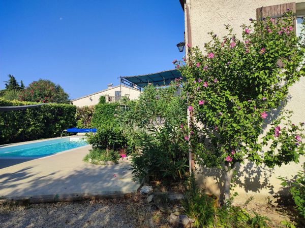 agradable casa con piscina en el sureste de Francia cerca de Aviñón