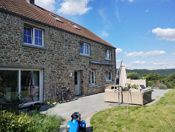 Casa familiare in pietra vicino alla Mosa e a Namur