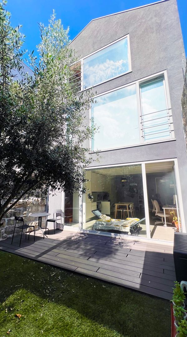 Beautiful new sunny 3 floor house with private backyard in Center of Porto (Bonfim)