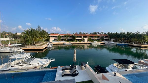 Gorgeous Penthouse Condo on the Water w/ Pool