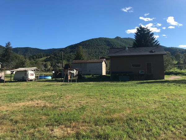 La maison de Guillaume, Jennifer, Gino et Léon