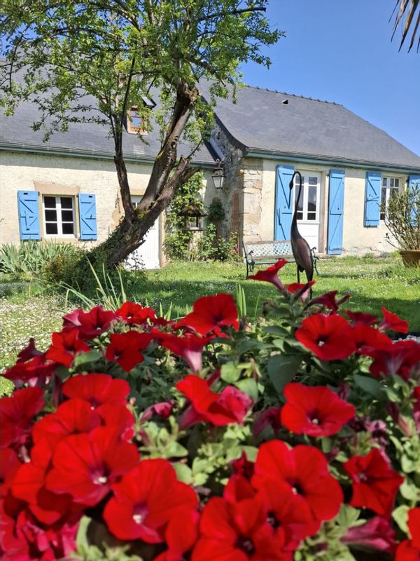 Moulin dans les Pyrénées Atlantiques, aux pieds des montagnes