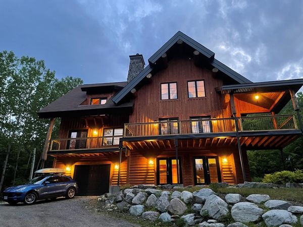 Majestic lakeside chalet 30min north of Tremblant