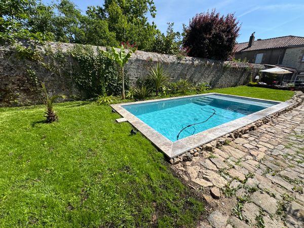 La maison d’Hélène. Nous parlons Français ! We speak English ! We spreken Nederlands !