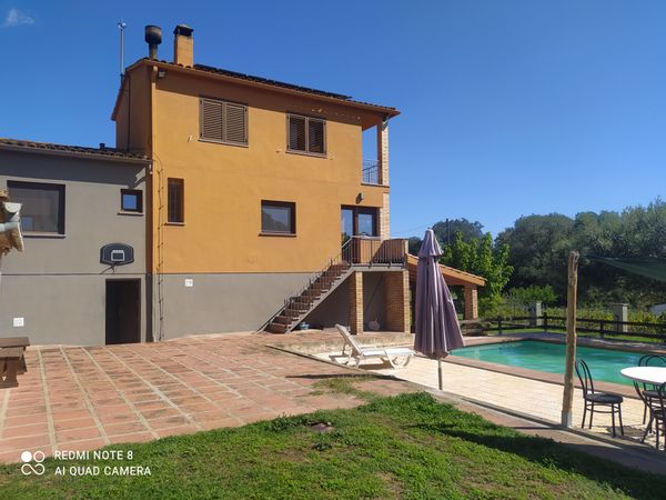 La casa d'en Marc i la Raquel (idioma: català)