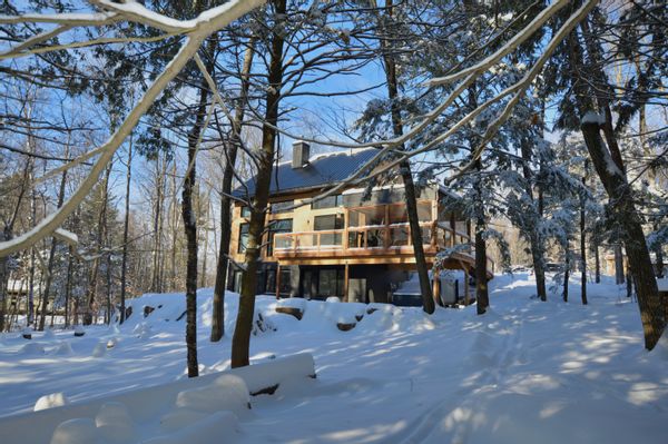 Home in Sainte-Anne-Des-Lacs