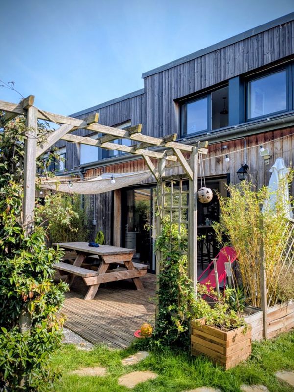 La maison en bois de Mathilde, Melody & Malek