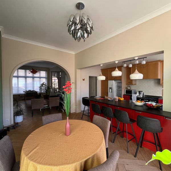 Grande maison ancienne rénovée au coeur de la jolie ville fortifiée de Bergues, jardin 300m² sud