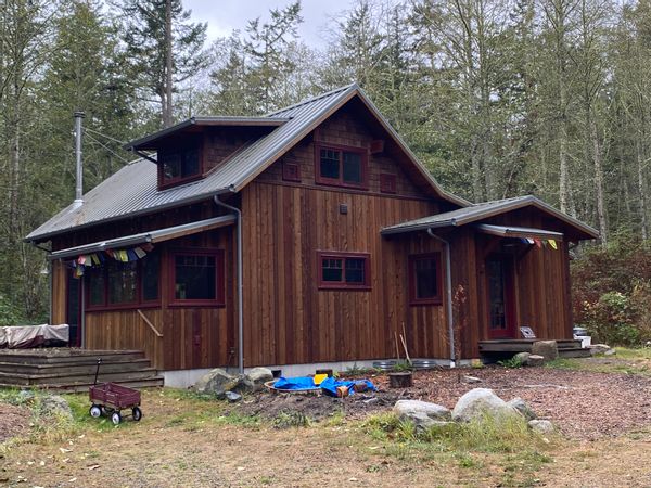 Island wooded cabin retreat