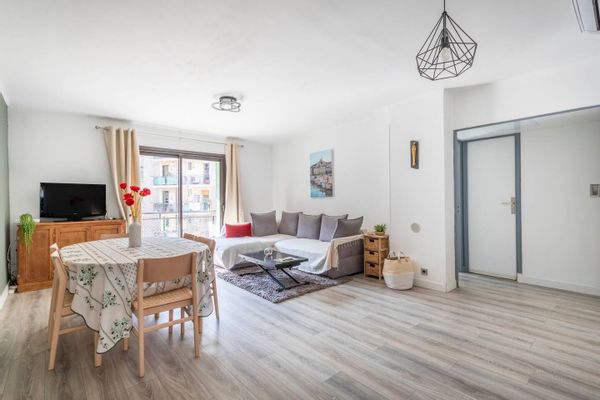 Grand 3 chambres Centre-ville - Clim et Balcon