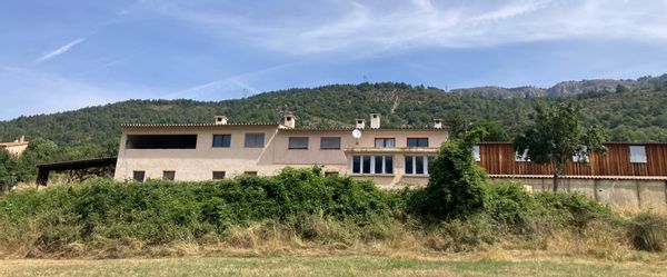 Hébergement en montagne avec vue sur un magnifique panorama montagneux en plein calme à 1h45 de Nice