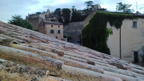 Maison de village charmante au centre de Bonnieux et du Luberon.