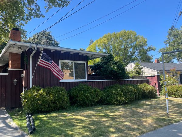 Mid-Century Modern Home in San Francisco Bay Area     2 bedroom, 1.5 bath with private courtyard and outdoor living room, Dog allowed!