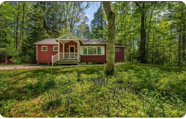 Stockbridge Stay - Berkshires, MA Cottage in private lakeside community