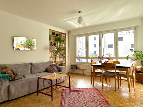 Appartement très lumineux et agréable, traversant et sans vis à vis. On s'y sent bien !