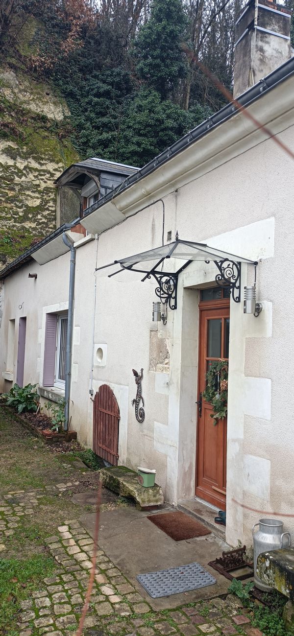 La maison de Jean-Jacques: Typical vineyard cottage in a small village of the Loire Valley