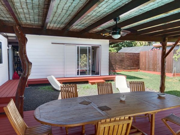 Notre bungalow en hospitalité partagée offre un espace indépendant avec  espace douche et lavabo.