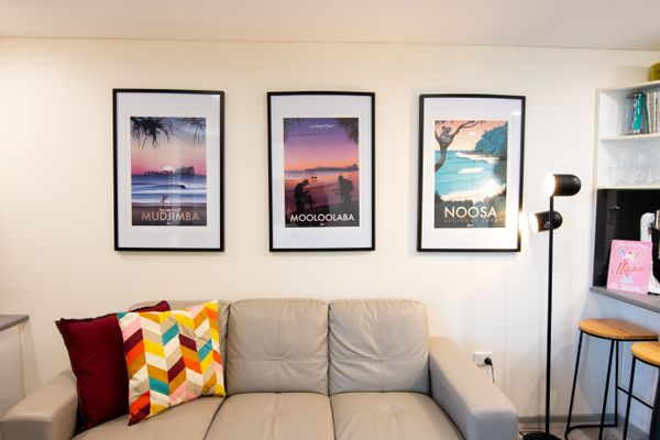 Mooloolaba Wharf - 100metres to the beach!  A renovated, comfortable 2bedroom apartment absolute walking distance to everything Mooloolaba has to offer.